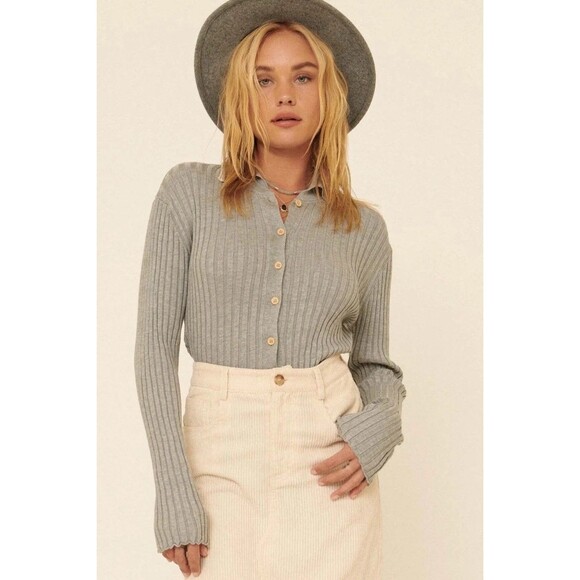 Lila Gray Self Button Ribbed Knit Cardigan - Picture 4 of 7